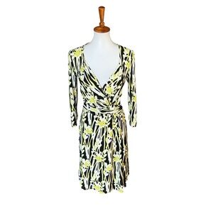 David Meister Knee-Length Wrap Dress Yellow White Black Size 2